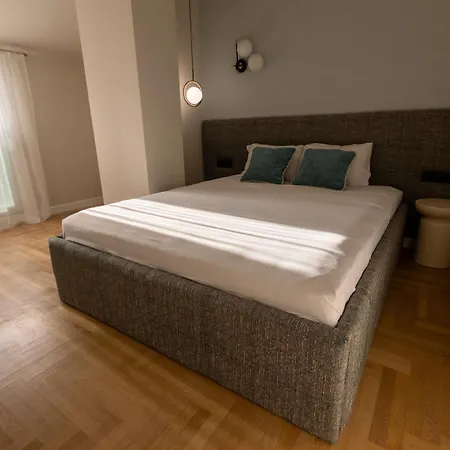 Platinum Apartment *