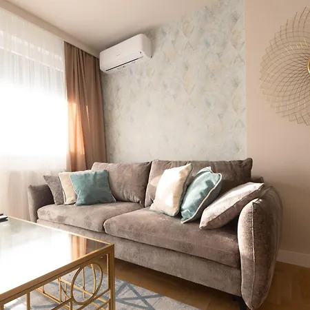 Platinum Apartment Nova Varos - Near City Center