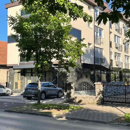 Platinum Apartment Nova Varos - Near City Center *